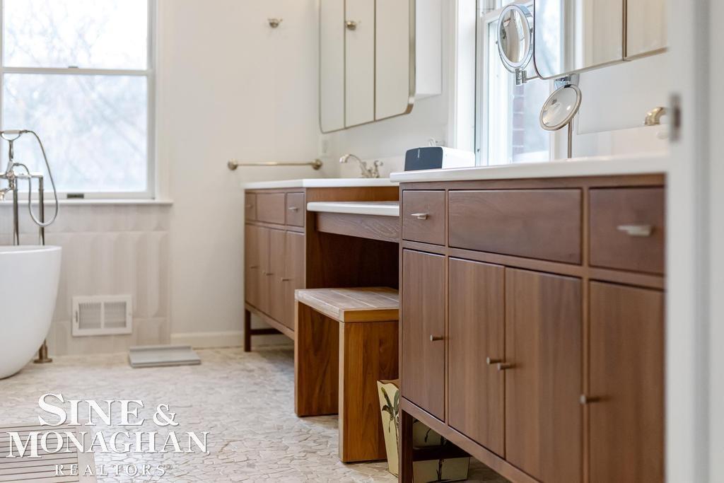 565 Lochmoor Boulevard, Grosse Pointe Woods, MI, 48236