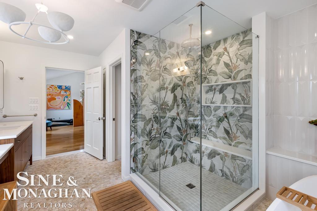 565 Lochmoor Boulevard, Grosse Pointe Woods, MI, 48236