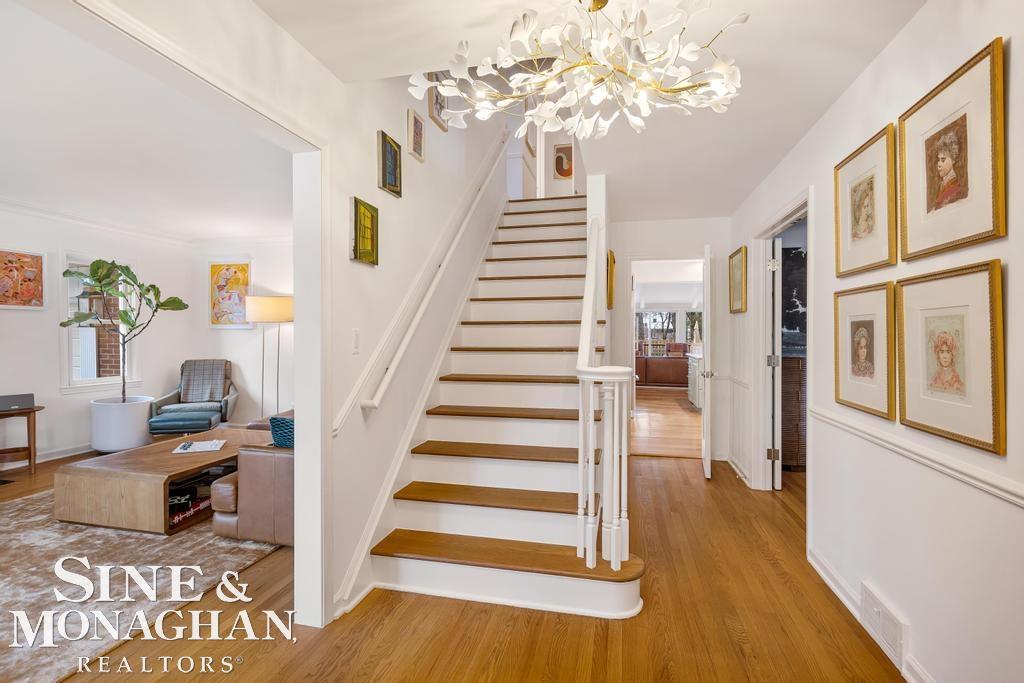 565 Lochmoor Boulevard, Grosse Pointe Woods, MI, 48236