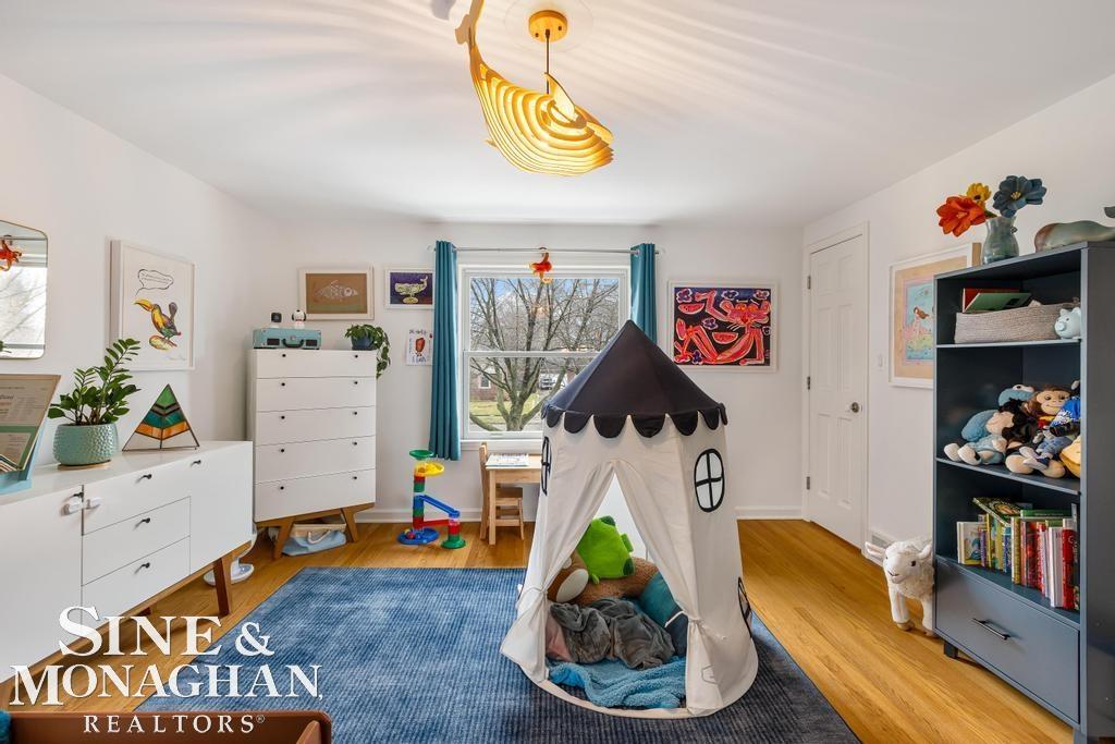 565 Lochmoor Boulevard, Grosse Pointe Woods, MI, 48236