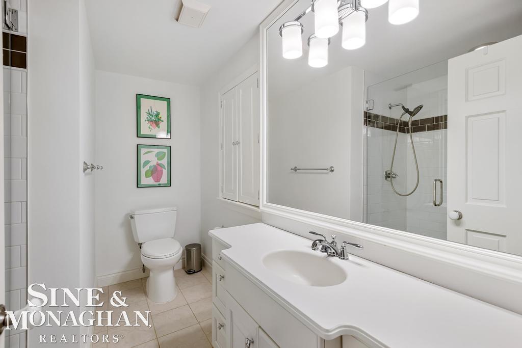 565 Lochmoor Boulevard, Grosse Pointe Woods, MI, 48236
