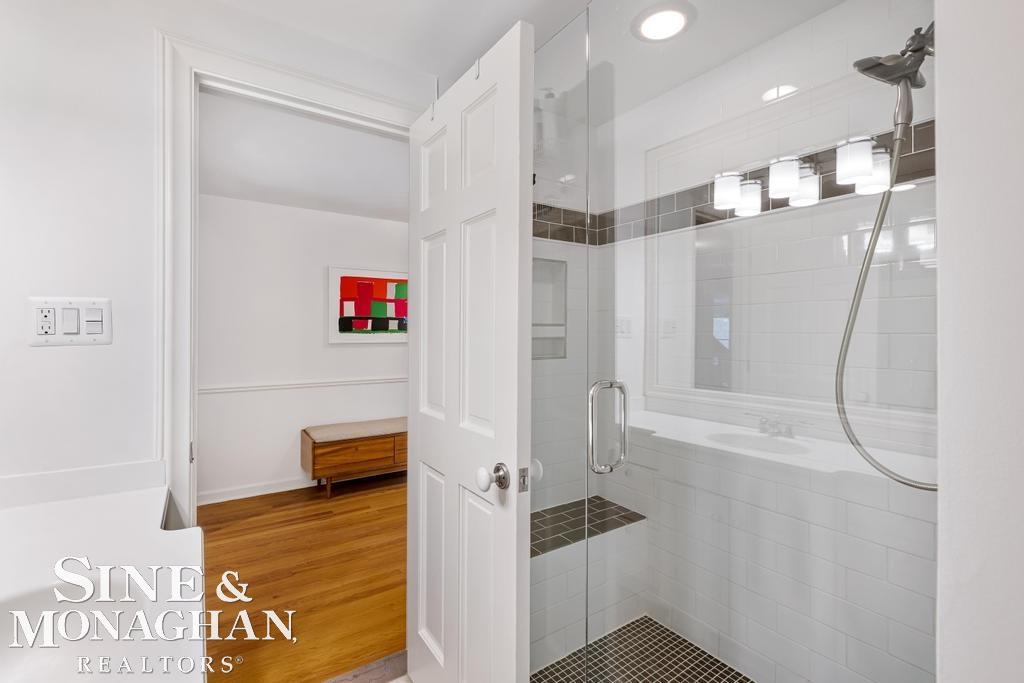 565 Lochmoor Boulevard, Grosse Pointe Woods, MI, 48236