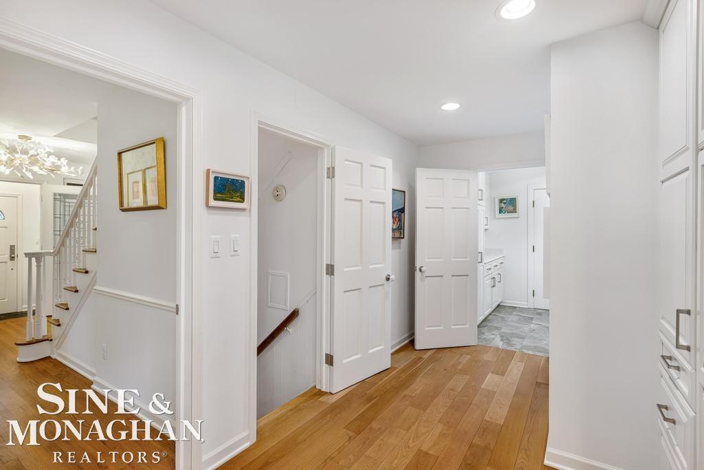 565 Lochmoor Boulevard, Grosse Pointe Woods, MI, 48236