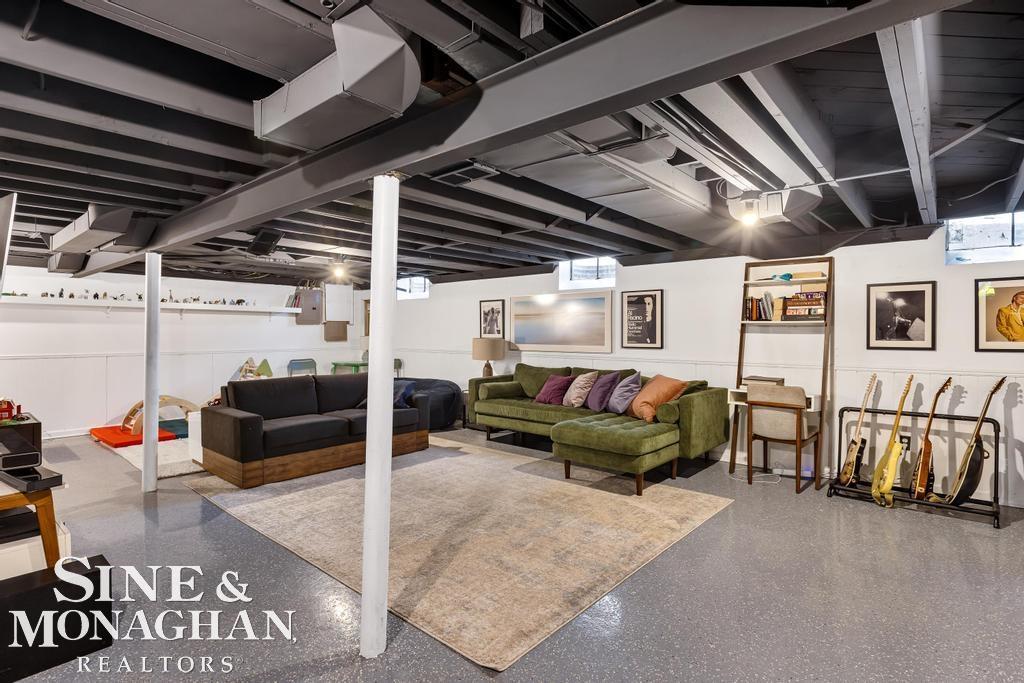 565 Lochmoor Boulevard, Grosse Pointe Woods, MI, 48236