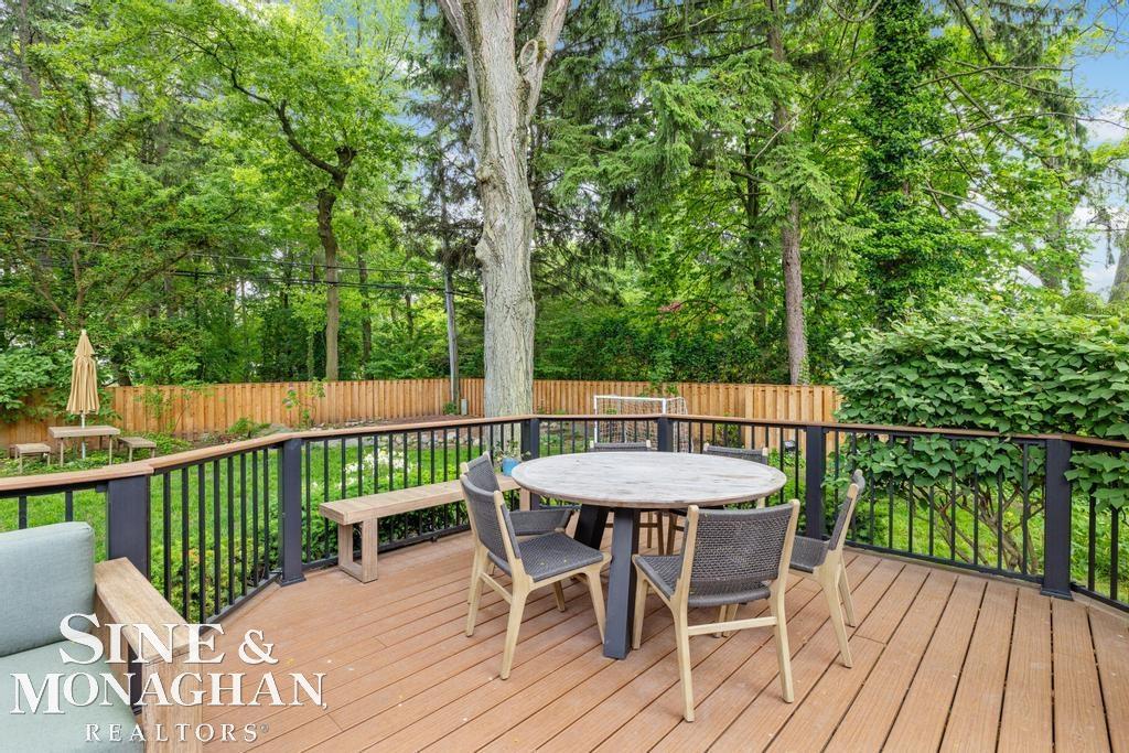 565 Lochmoor Boulevard, Grosse Pointe Woods, MI, 48236