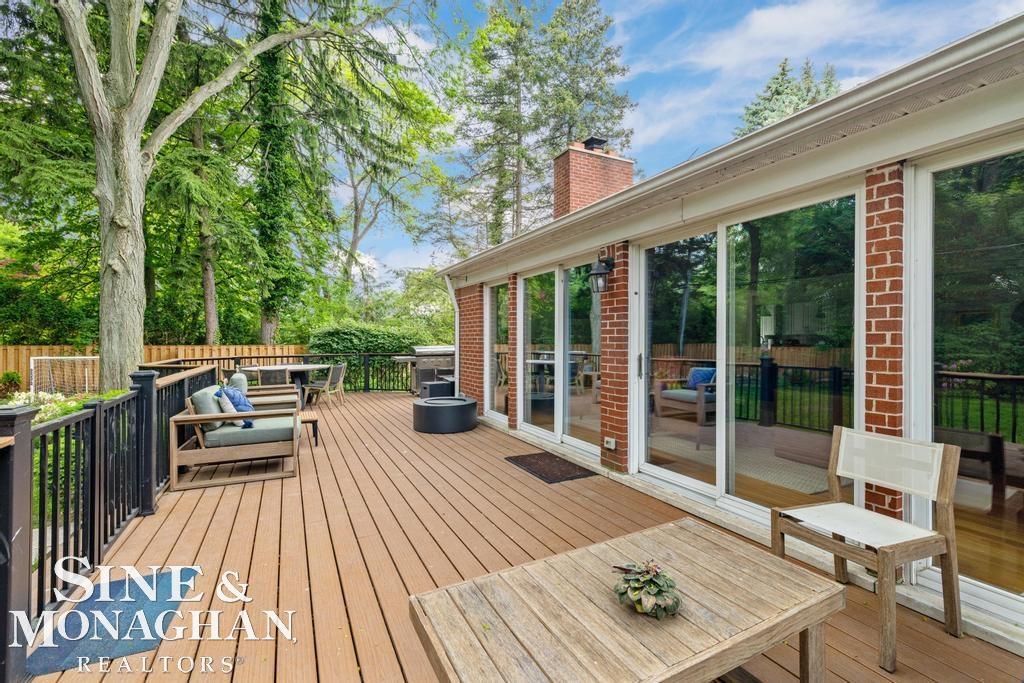 565 Lochmoor Boulevard, Grosse Pointe Woods, MI, 48236