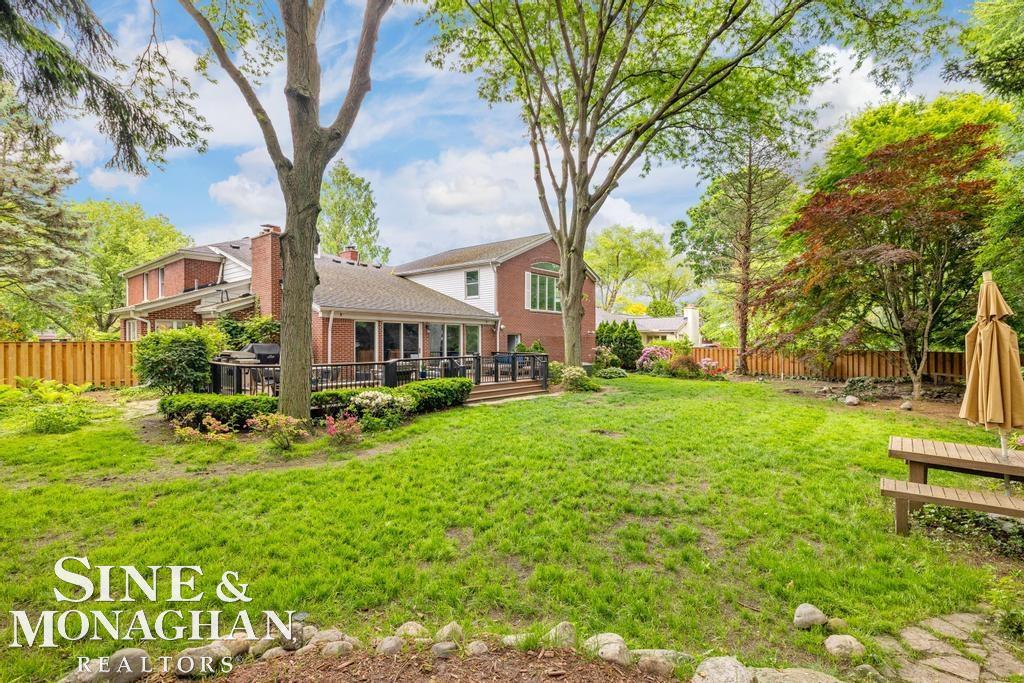 565 Lochmoor Boulevard, Grosse Pointe Woods, MI, 48236