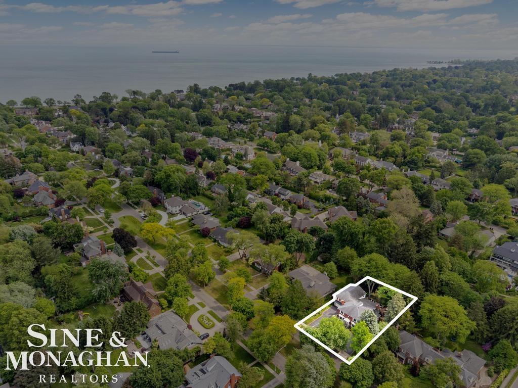 565 Lochmoor Boulevard, Grosse Pointe Woods, MI, 48236