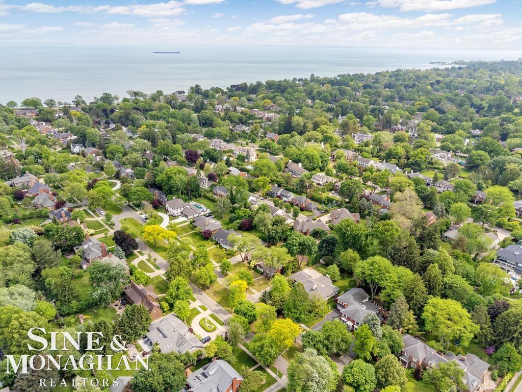 565 Lochmoor Boulevard, Grosse Pointe Woods, MI, 48236