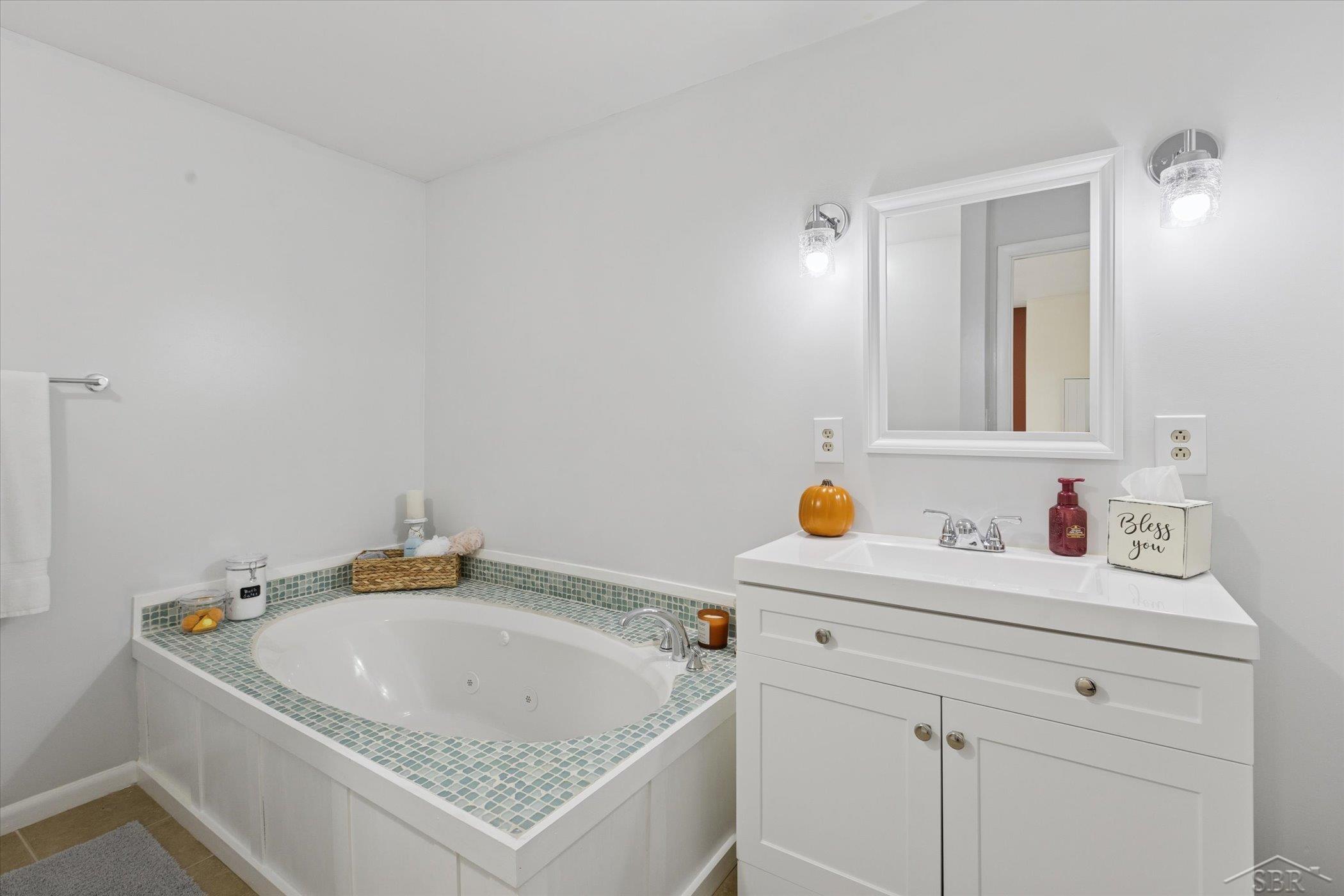 7165 Hospital Road, Freeland, MI, 48623-8648