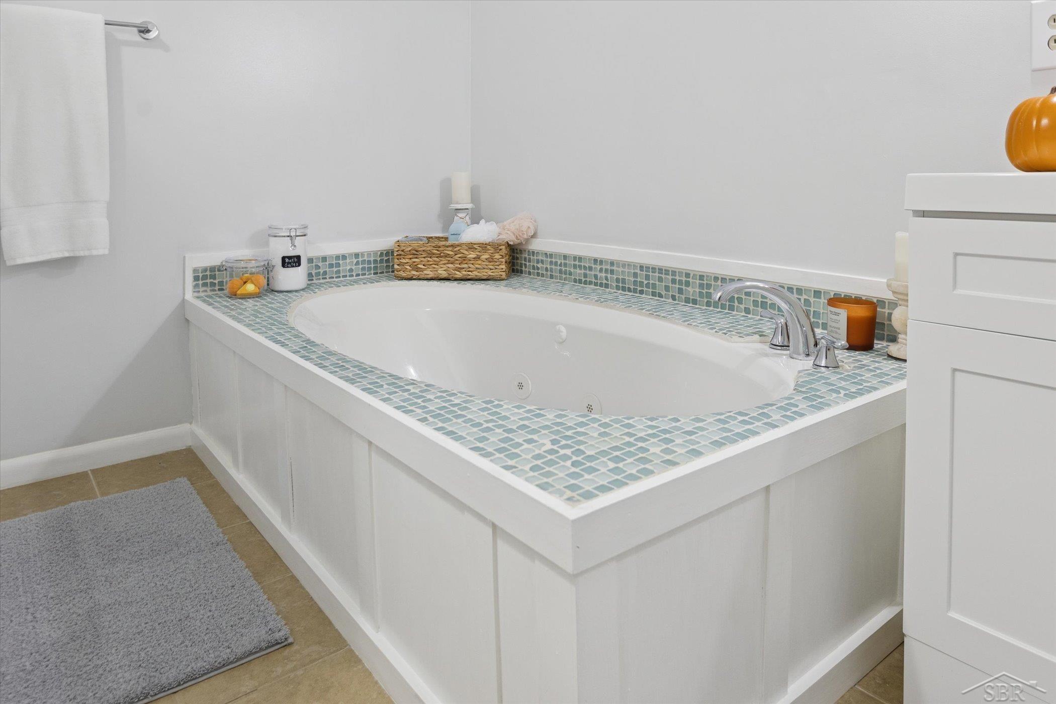7165 Hospital Road, Freeland, MI, 48623-8648