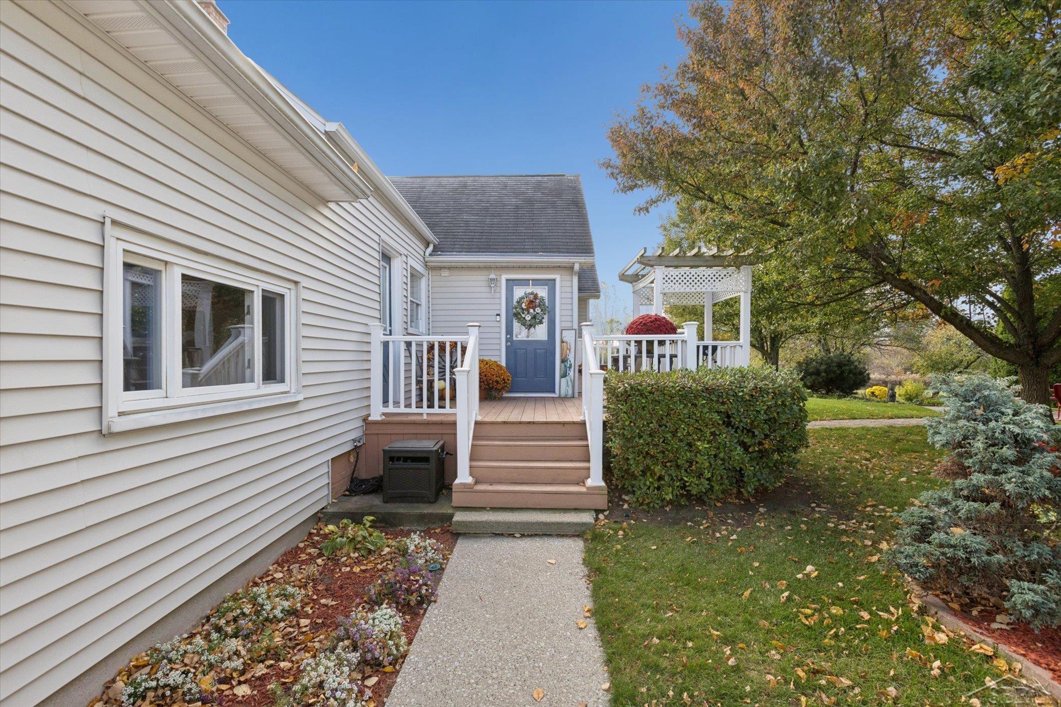 7165 Hospital Road, Freeland, MI, 48623-8648