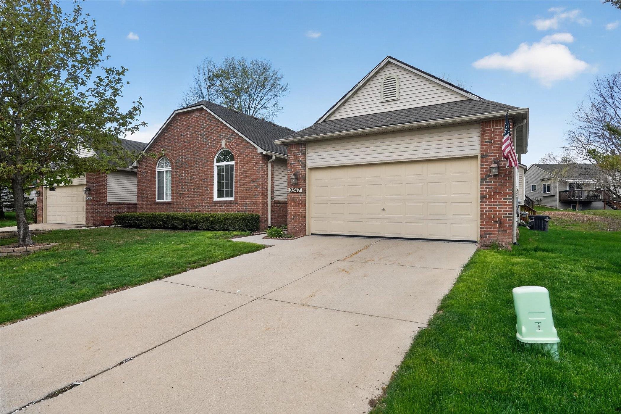 2547 Woodcliff Trail, Hartland, MI, 48353