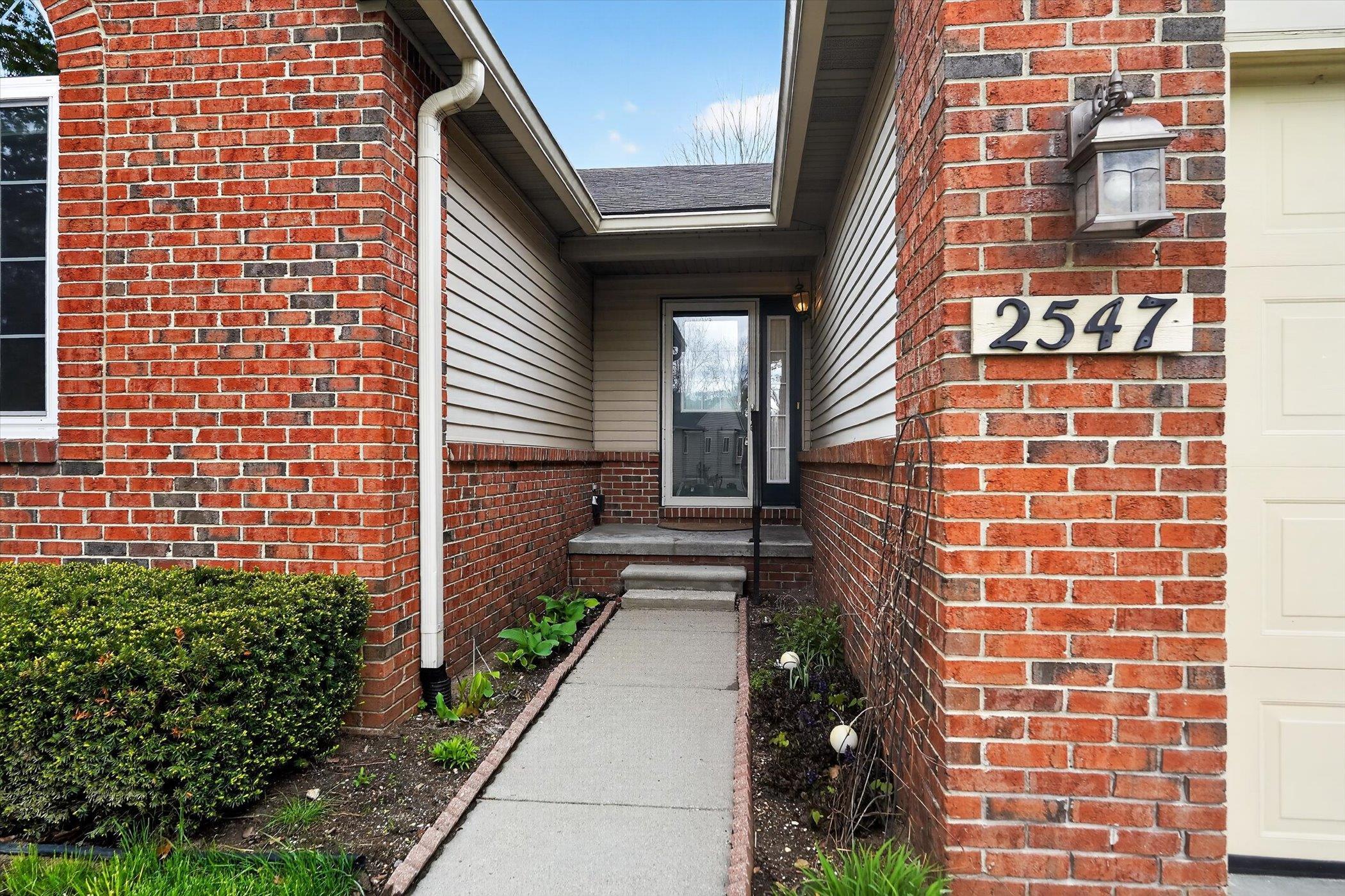 2547 Woodcliff Trail, Hartland, MI, 48353