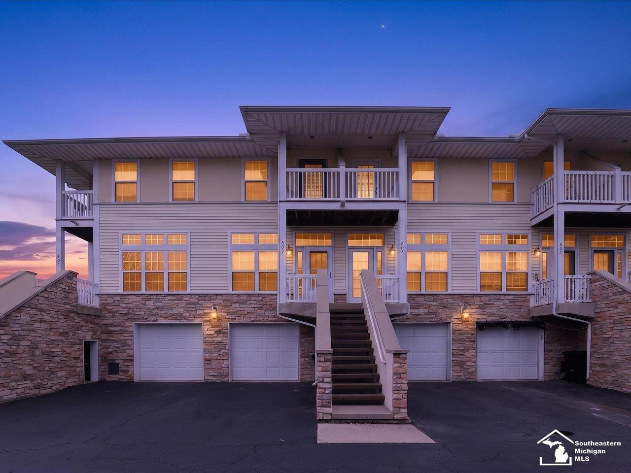 803 Catalina Cove, Luna Pier, MI, 48157