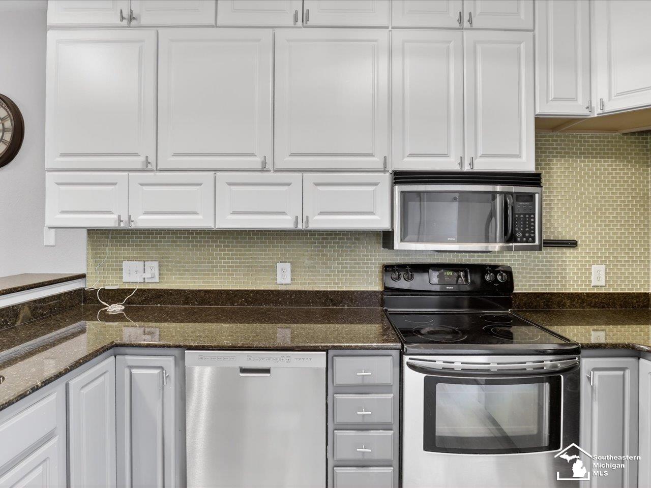 803 Catalina Cove, Luna Pier, MI, 48157