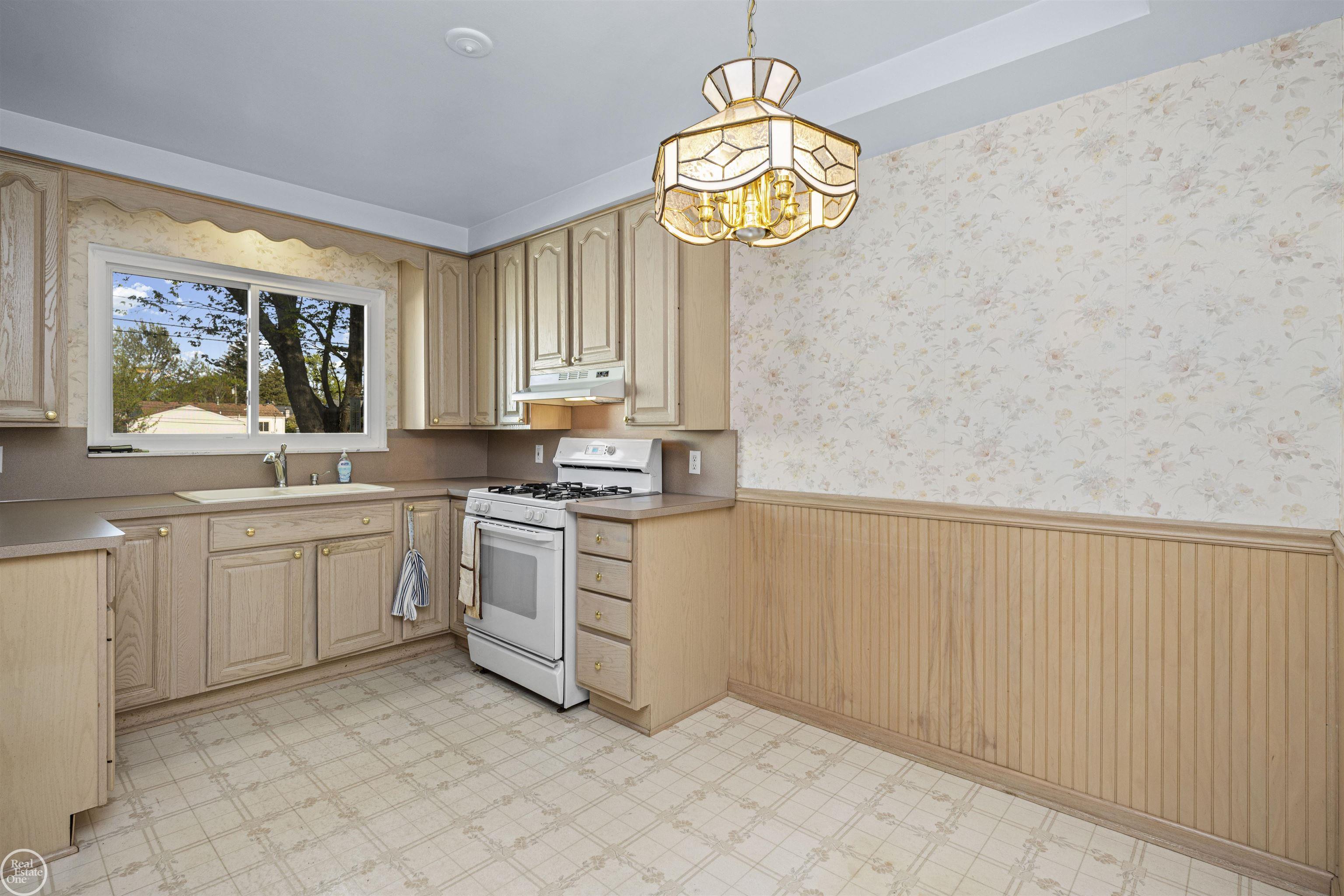 29116 Dembs Street, Roseville, MI, 48066