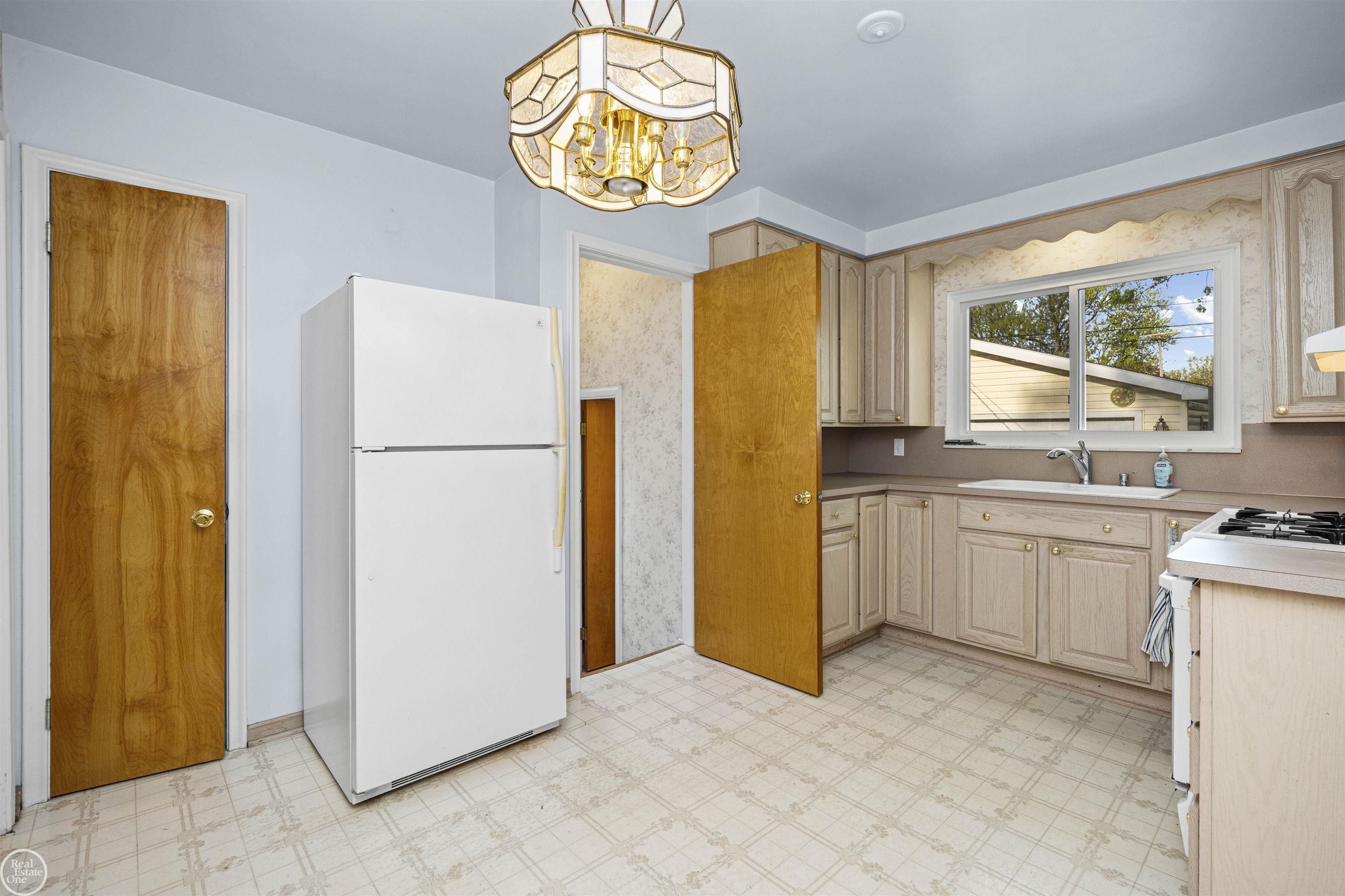 29116 Dembs Street, Roseville, MI, 48066