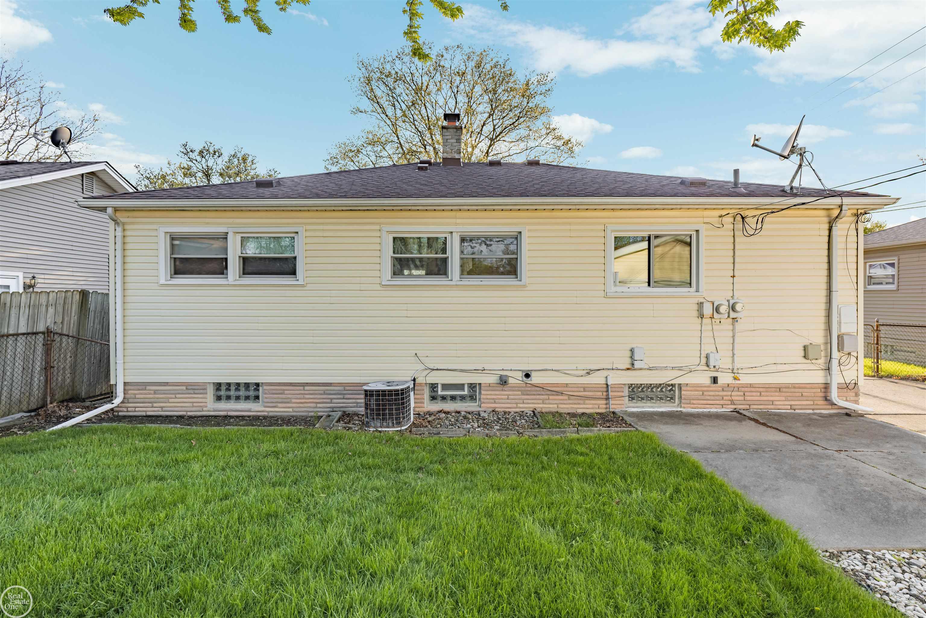 29116 Dembs Street, Roseville, MI, 48066