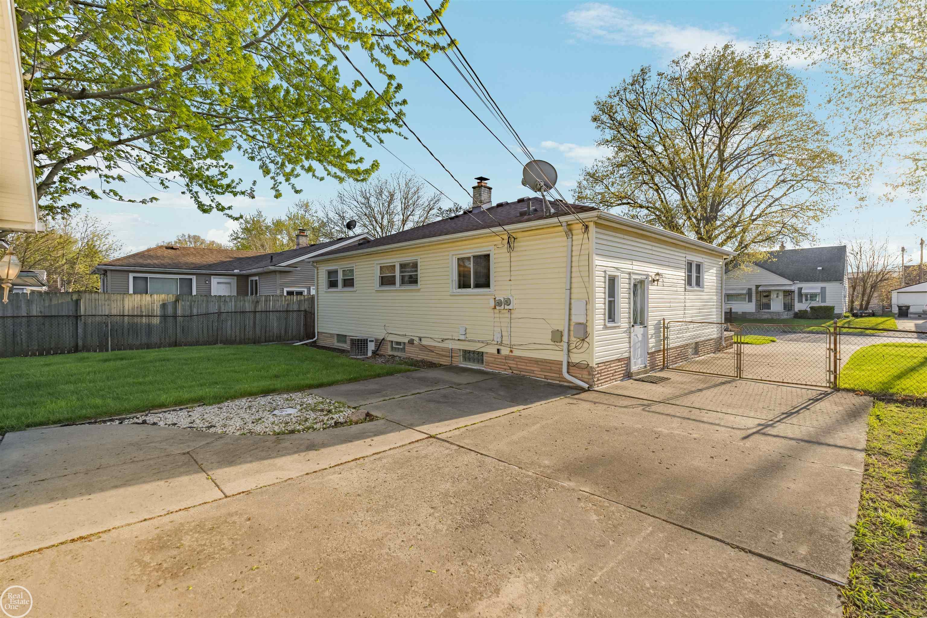 29116 Dembs Street, Roseville, MI, 48066