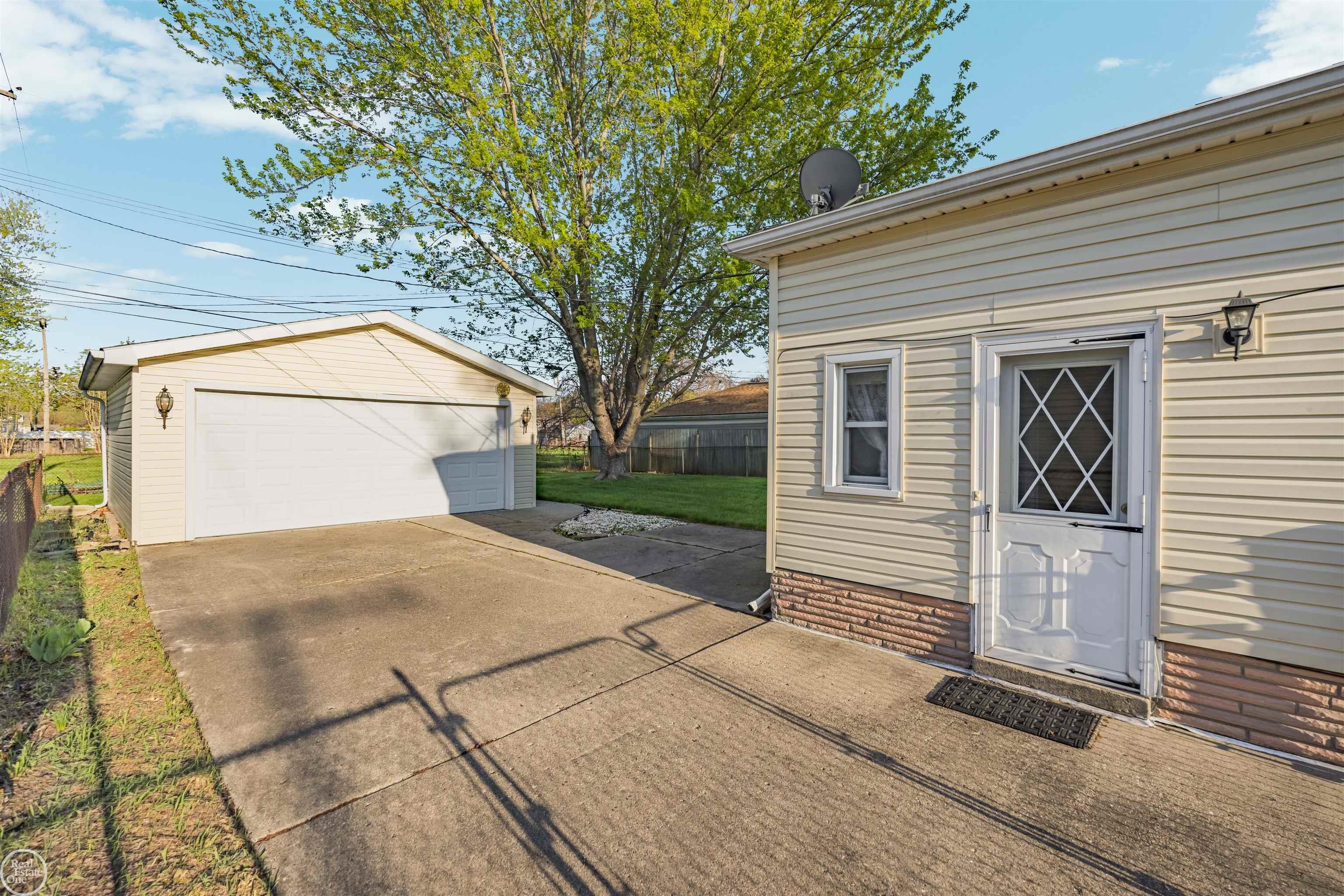 29116 Dembs Street, Roseville, MI, 48066