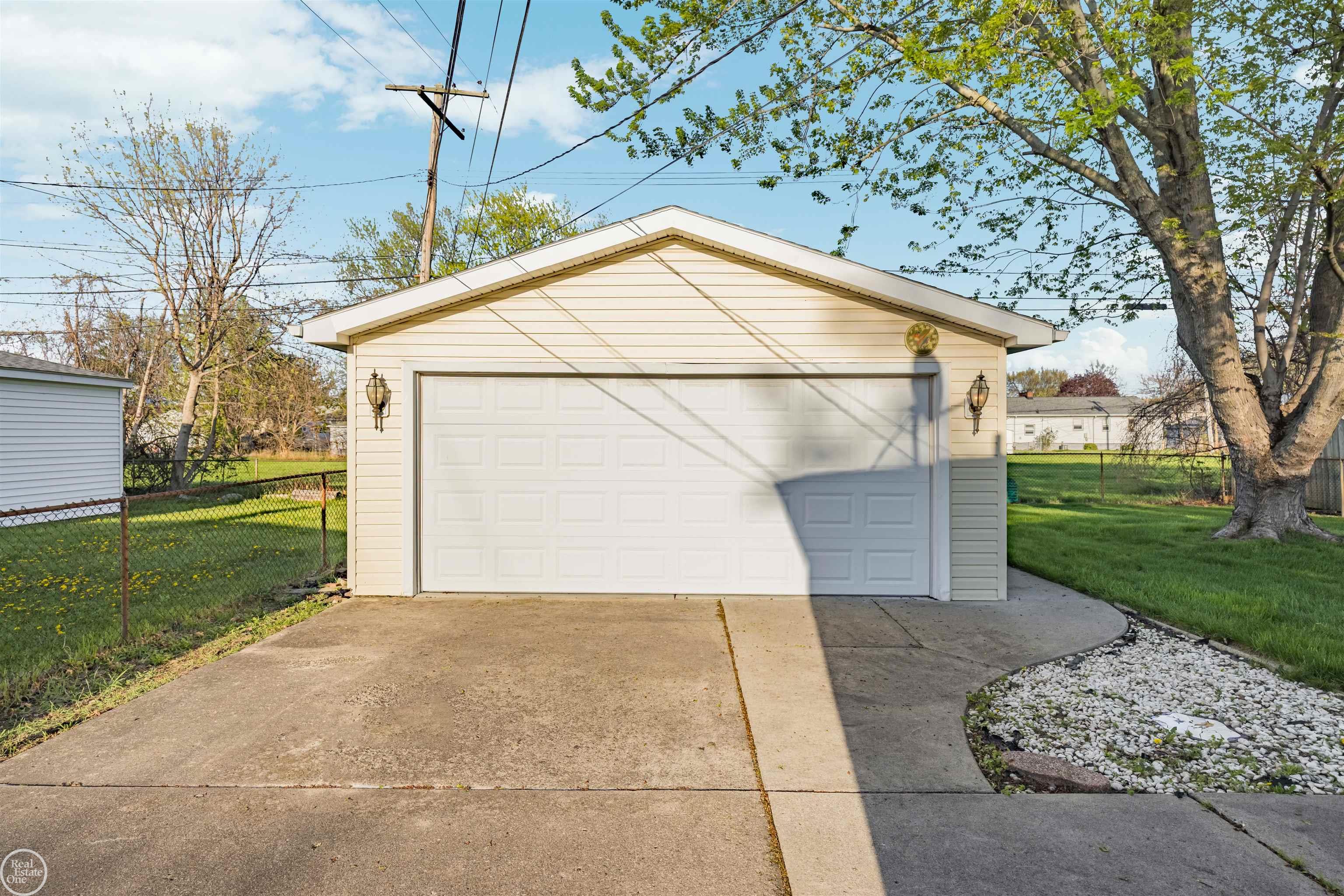 29116 Dembs Street, Roseville, MI, 48066