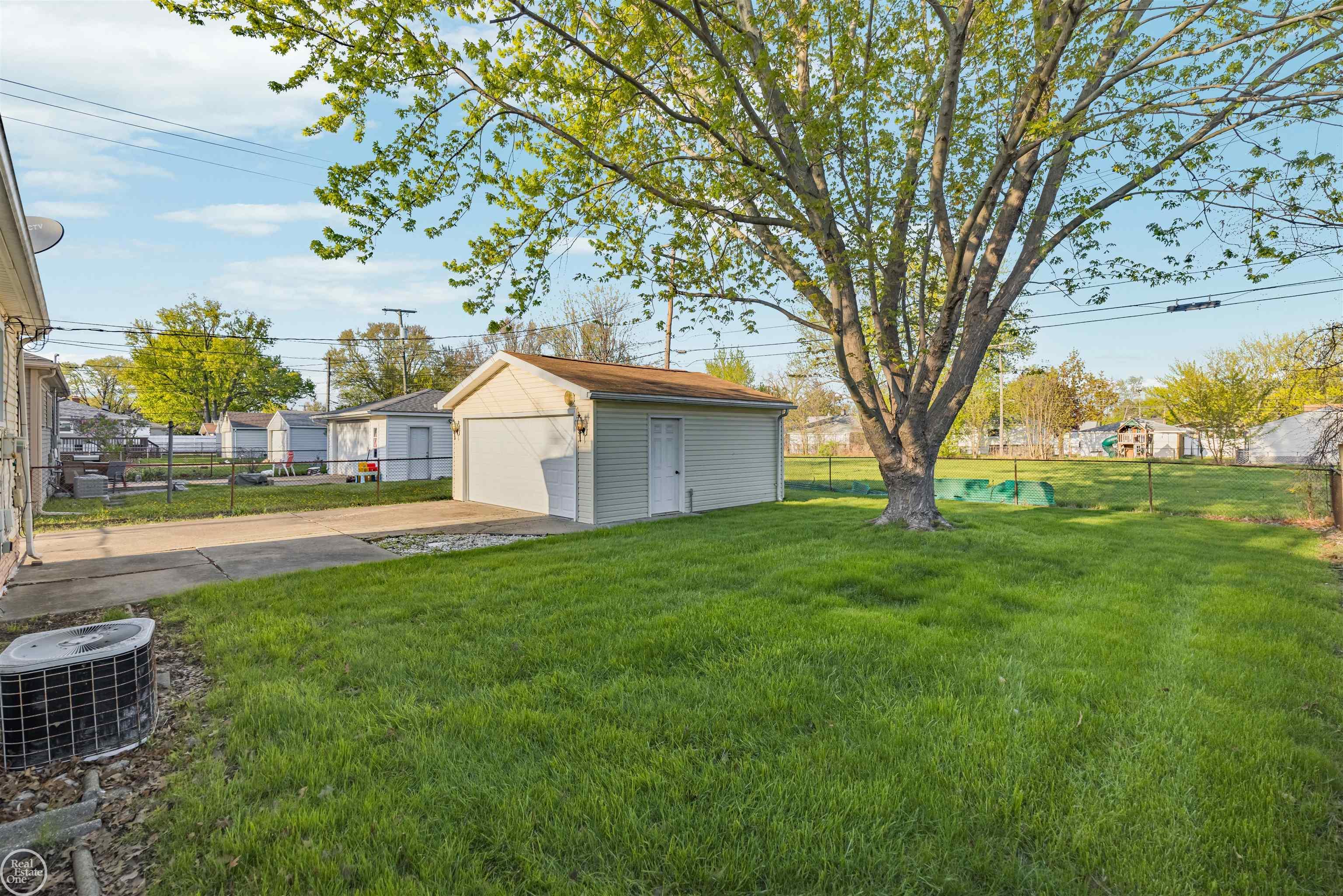 29116 Dembs Street, Roseville, MI, 48066