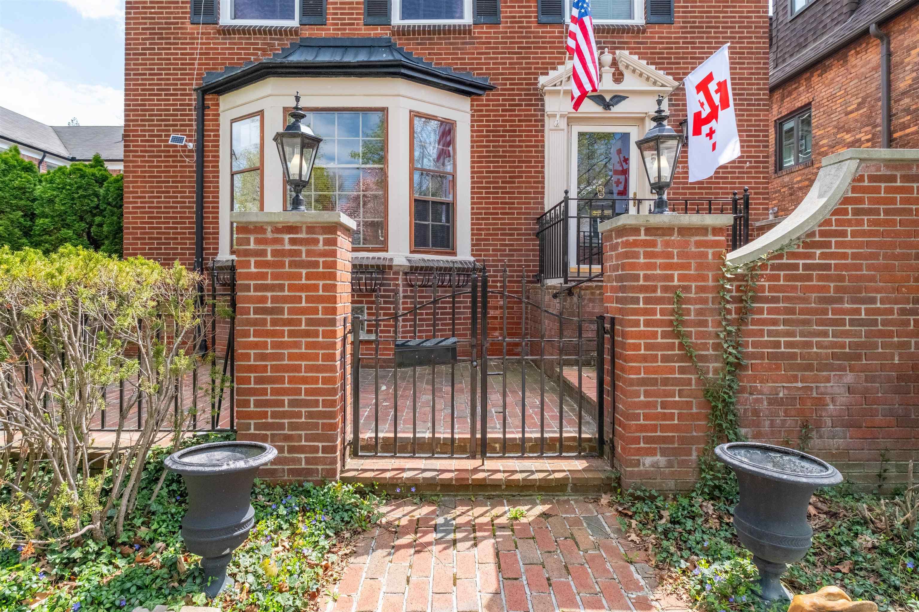 50 Cranford Lane, Grosse Pointe, MI, 48230