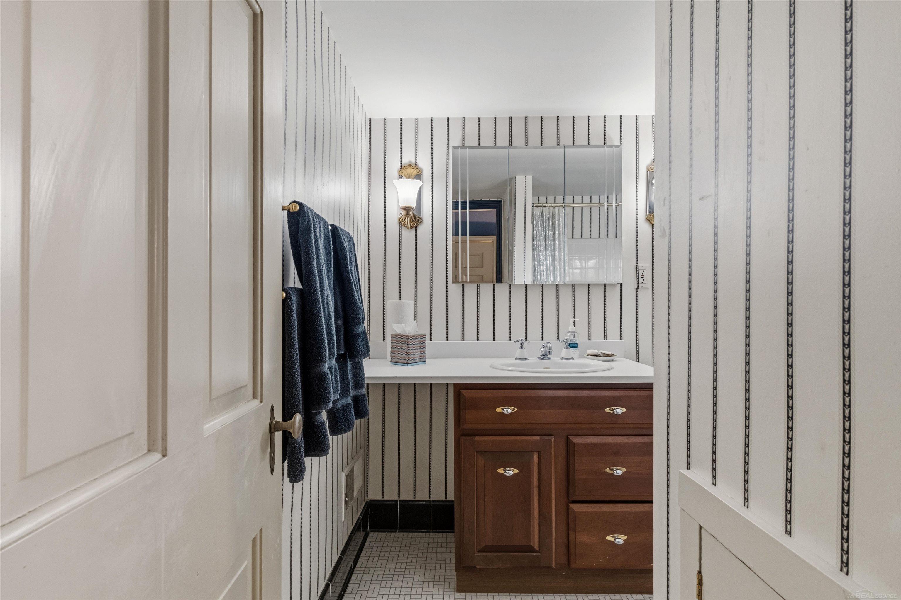 50 Cranford Lane, Grosse Pointe, MI, 48230