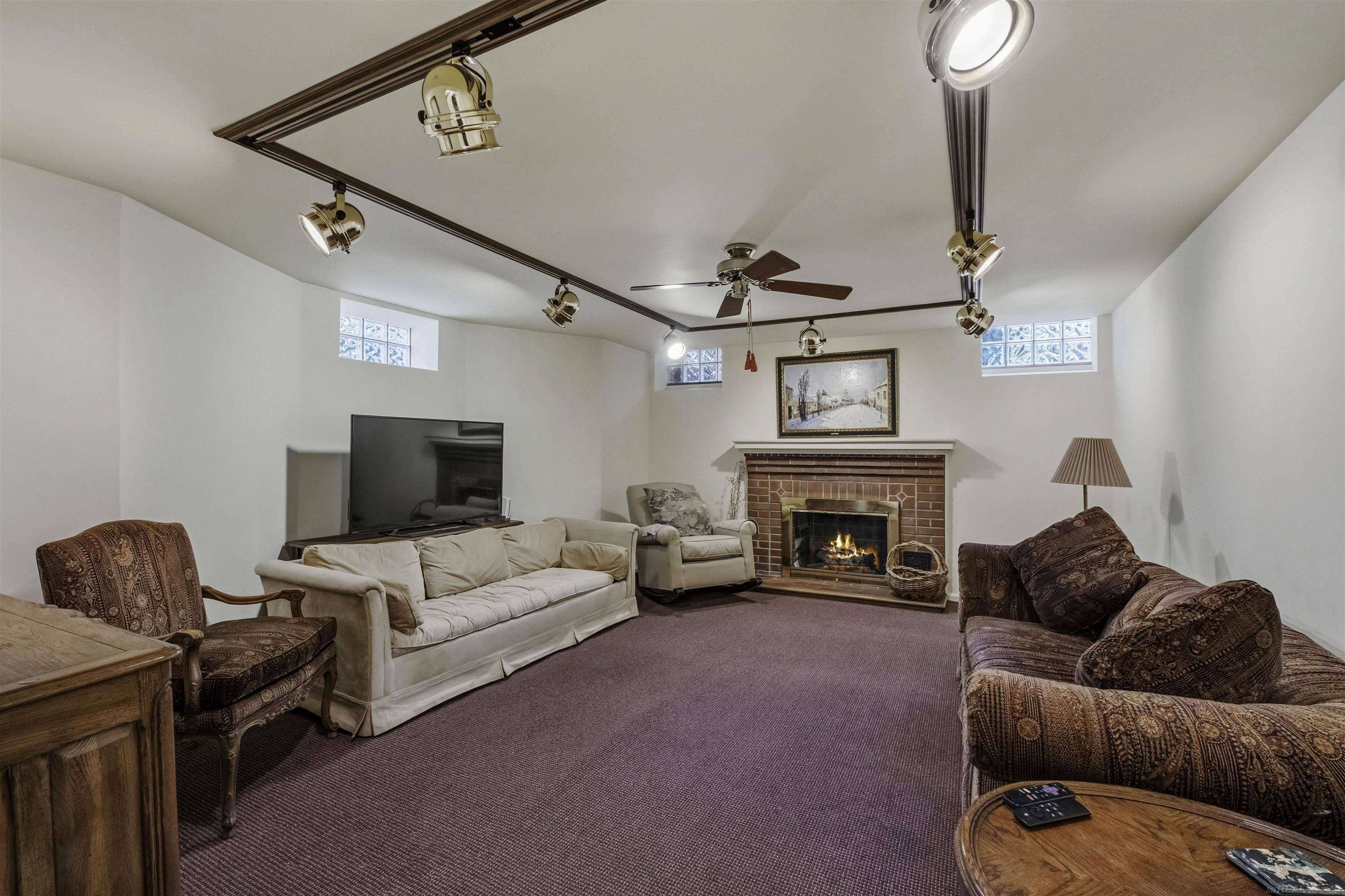 50 Cranford Lane, Grosse Pointe, MI, 48230