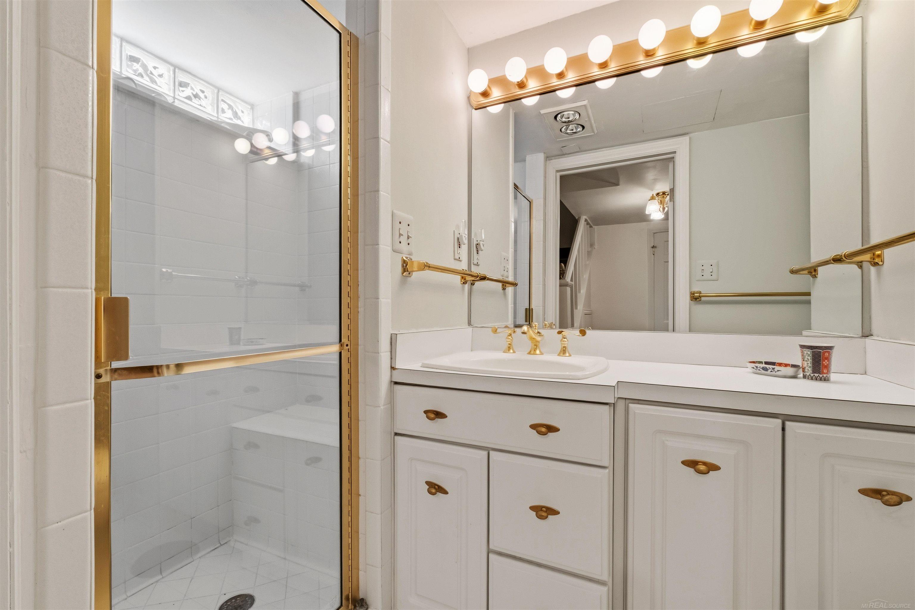 50 Cranford Lane, Grosse Pointe, MI, 48230