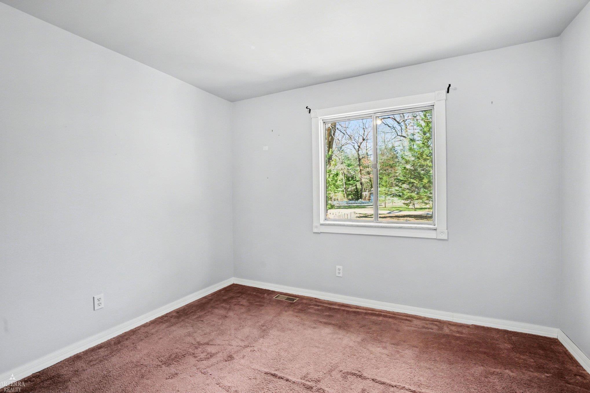 1592 Oakwood Drive, Gladwin, MI, 48624