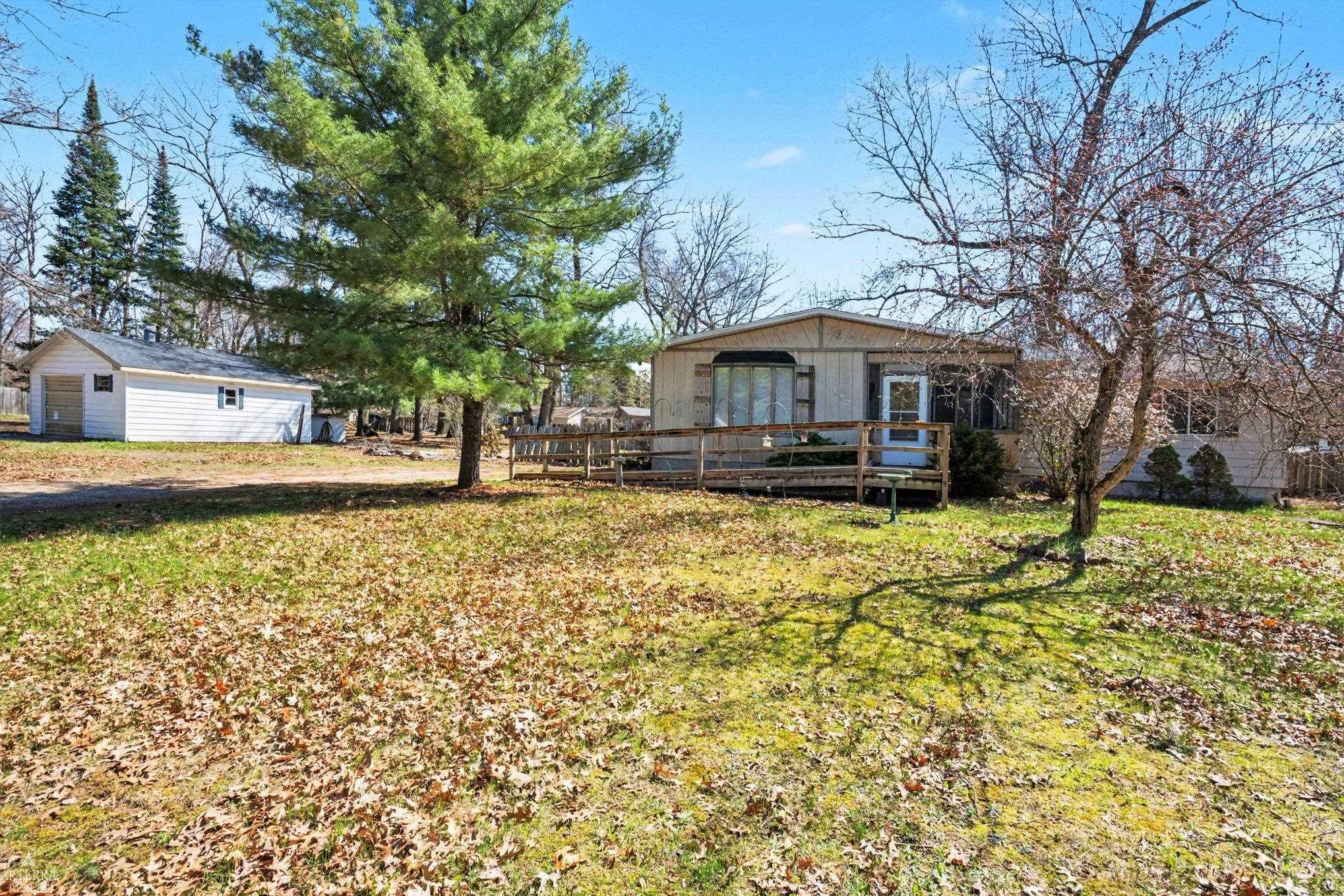 1592 Oakwood Drive, Gladwin, MI, 48624