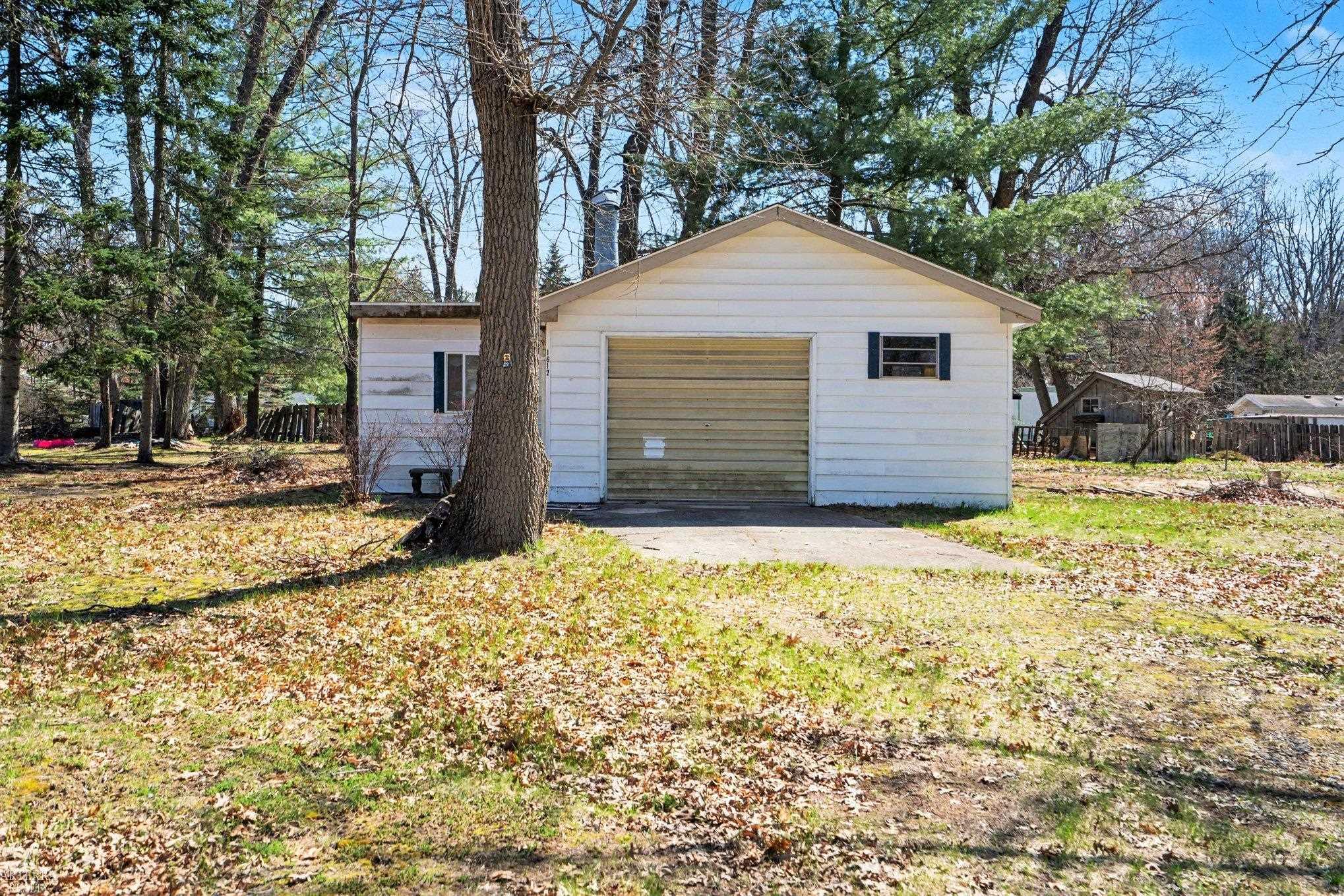 1592 Oakwood Drive, Gladwin, MI, 48624