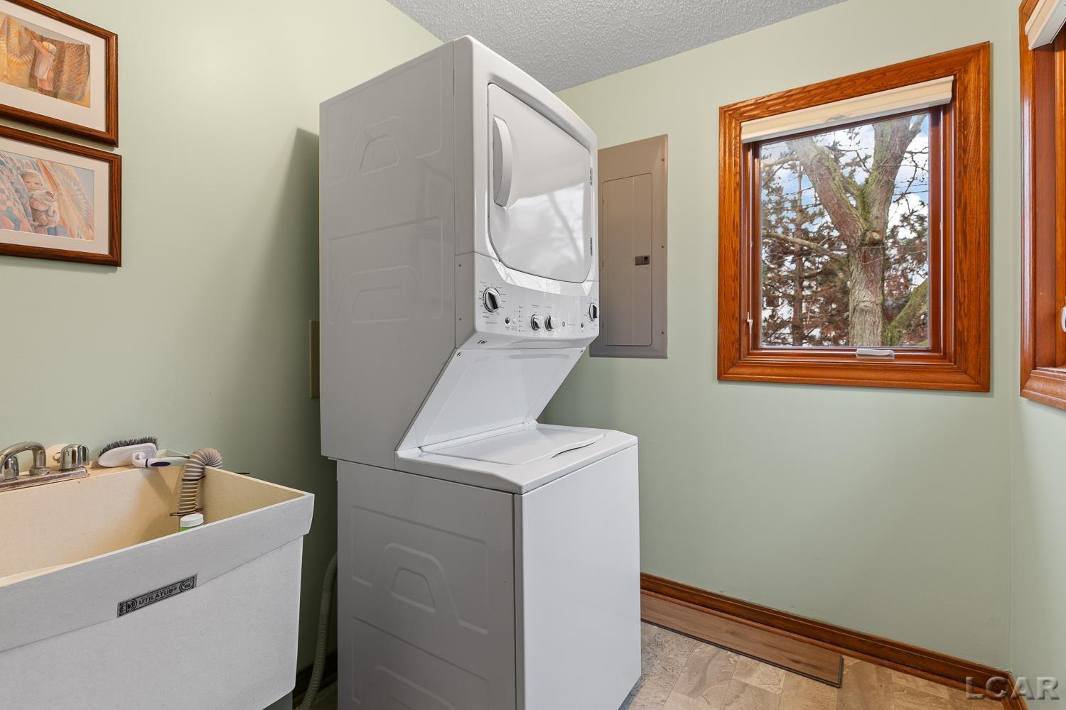 12301 Lakeshore Drive, La Salle, MI, 48145