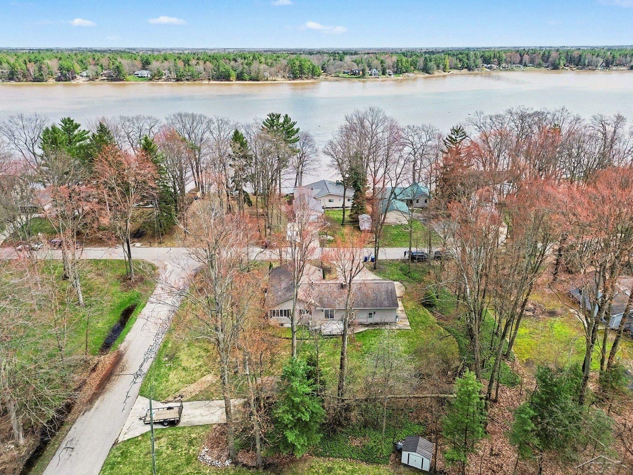 3323 Lakeside Drive, Sanford, MI, 48657