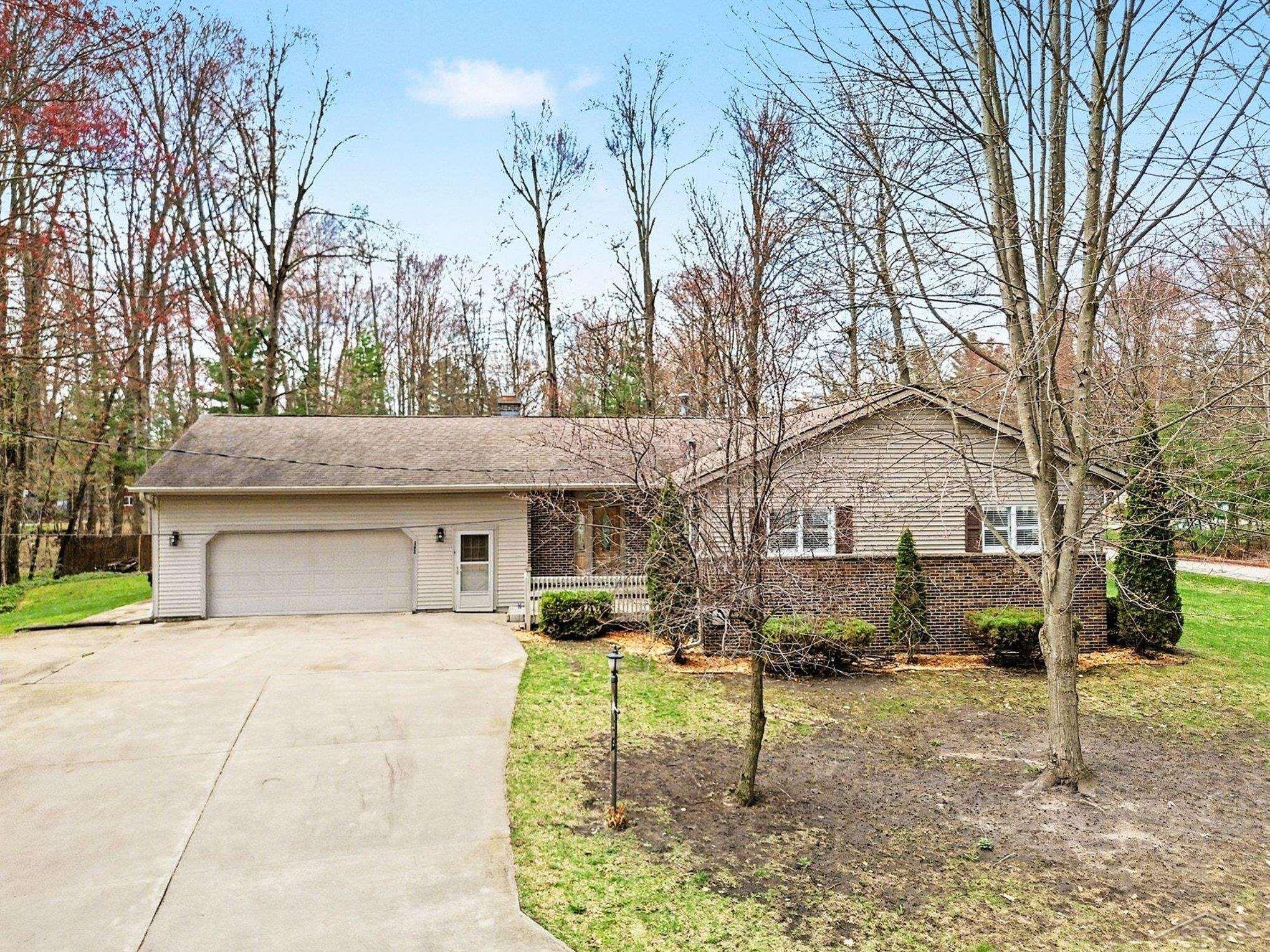 3323 Lakeside Drive, Sanford, MI, 48657