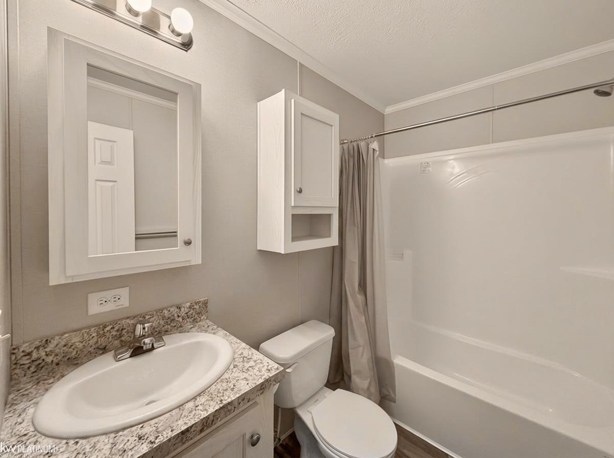 15995 Villaire Avenue, Clinton Township, MI, 48038