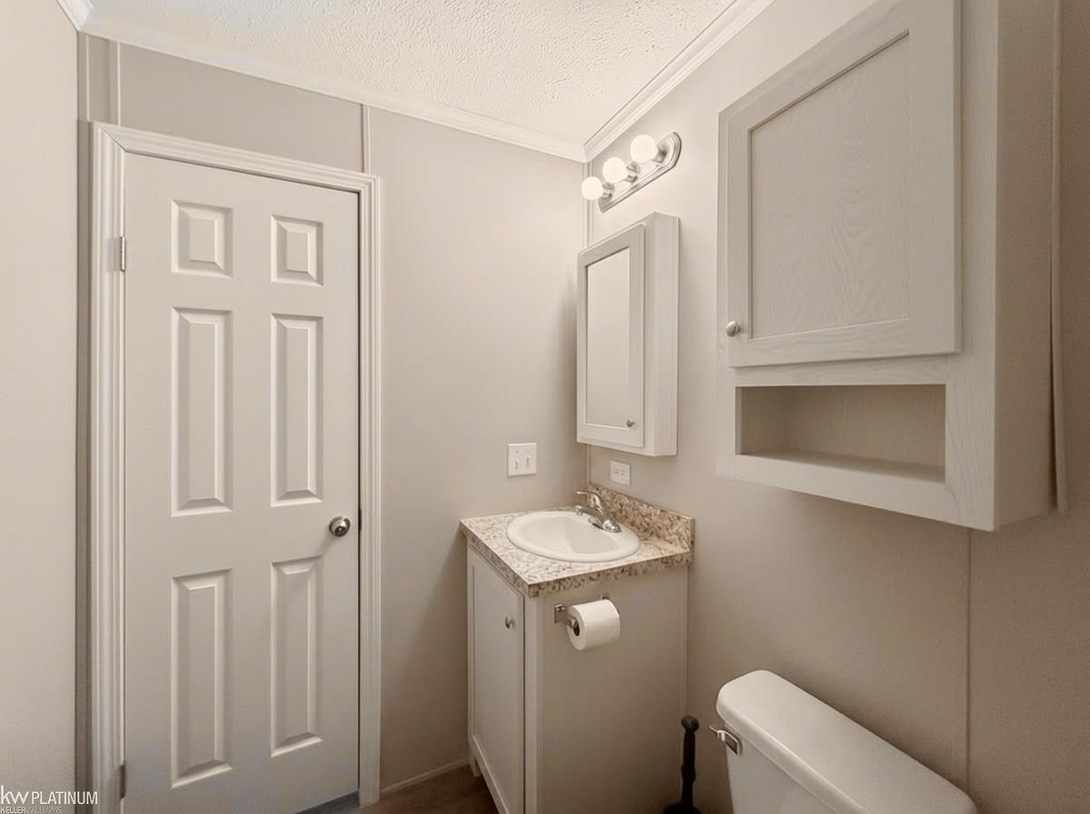 15995 Villaire Avenue, Clinton Township, MI, 48038