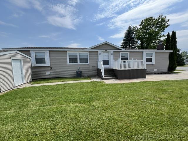 Homes for sale in Port Huron, MI | 174 Meadow Ln, Port Huron, MI 48060 | MLS# 50206351