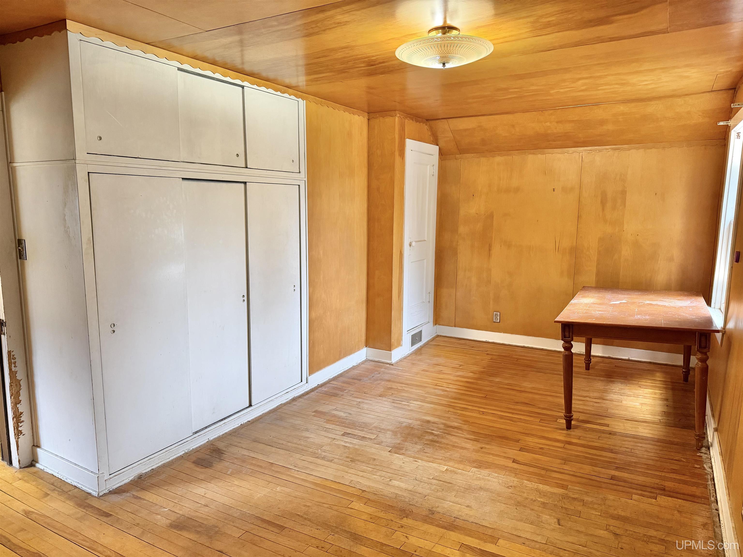 224 S Mansfield Street, Ironwood, MI, 49938