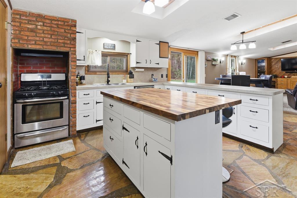 1280 E Kitchen Road, Pinconning, MI, 48650