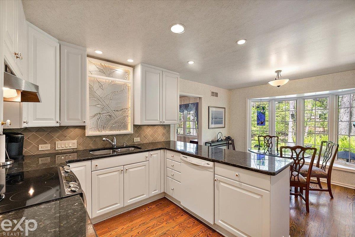 28040 Forestbrook Drive, Farmington Hills, MI, 48334