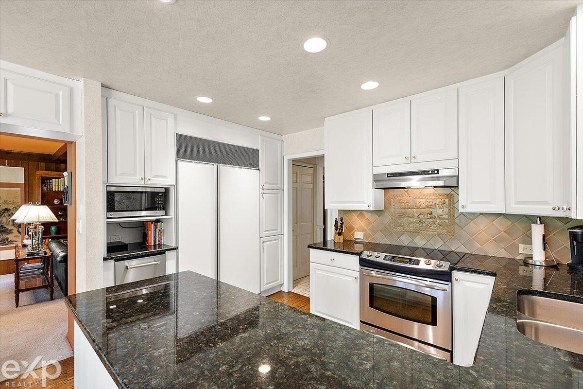 28040 Forestbrook Drive, Farmington Hills, MI, 48334