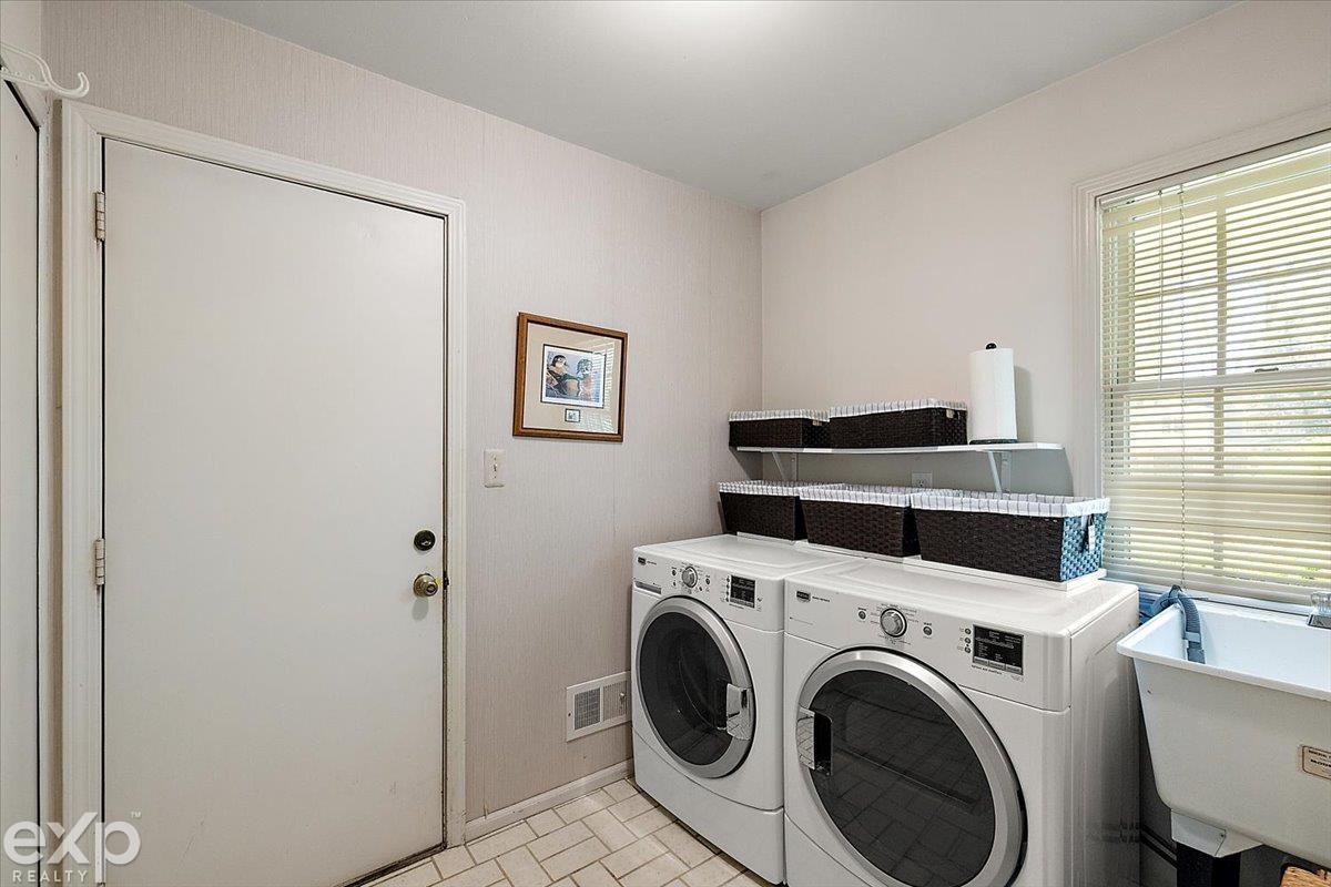28040 Forestbrook Drive, Farmington Hills, MI, 48334