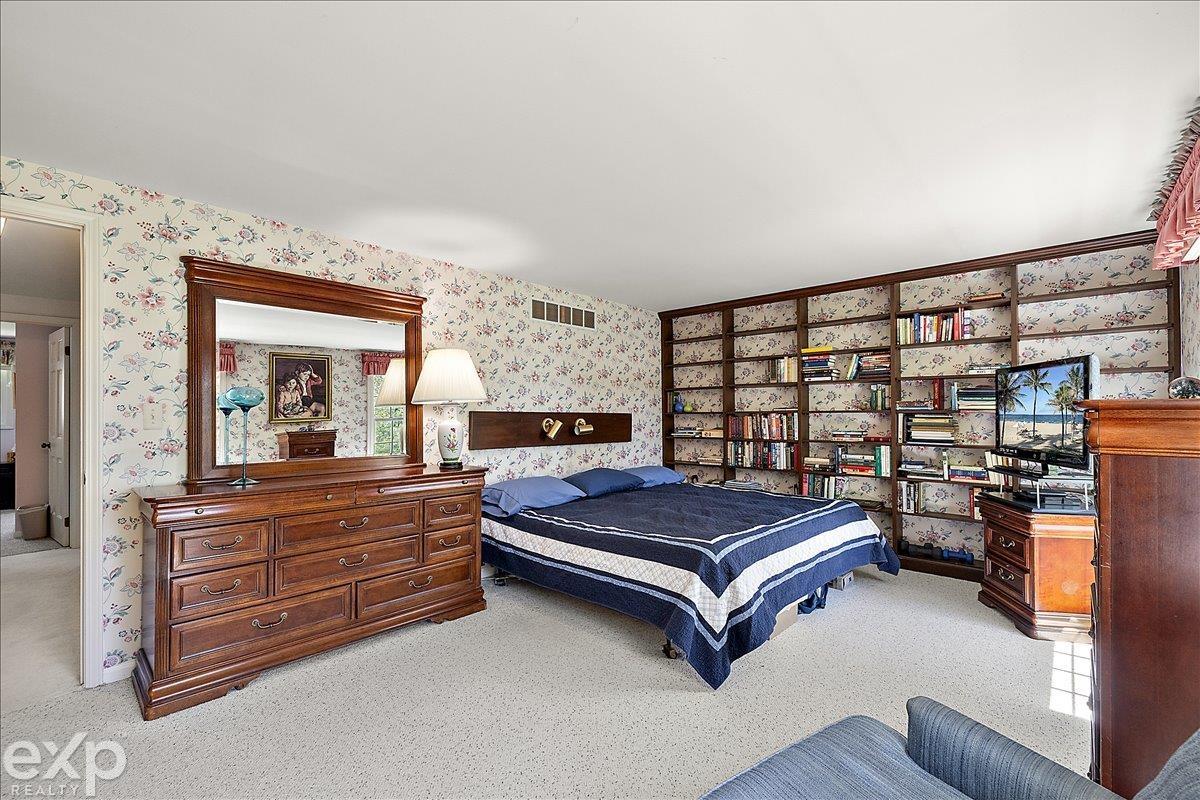 28040 Forestbrook Drive, Farmington Hills, MI, 48334
