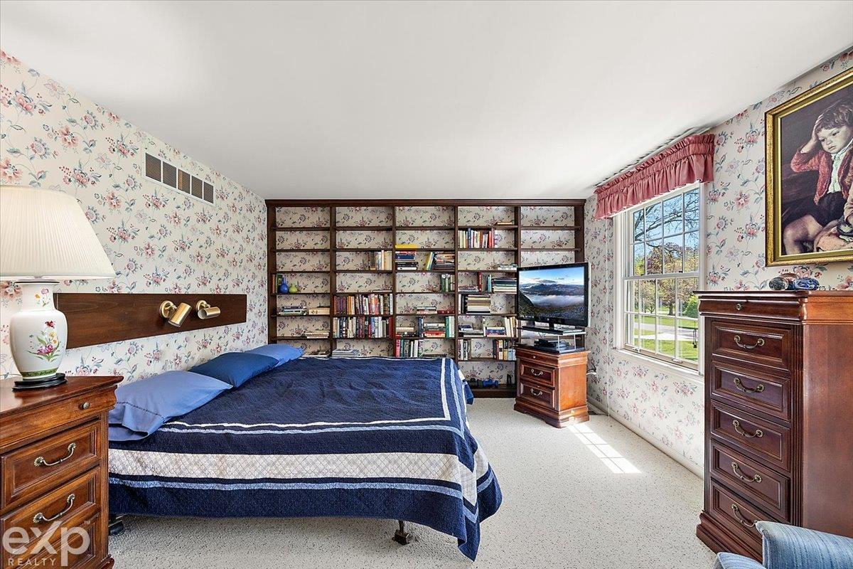 28040 Forestbrook Drive, Farmington Hills, MI, 48334
