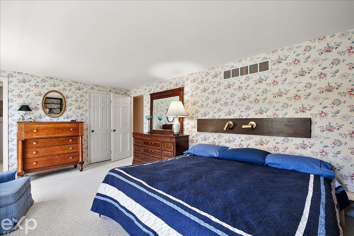 28040 Forestbrook Drive, Farmington Hills, MI, 48334