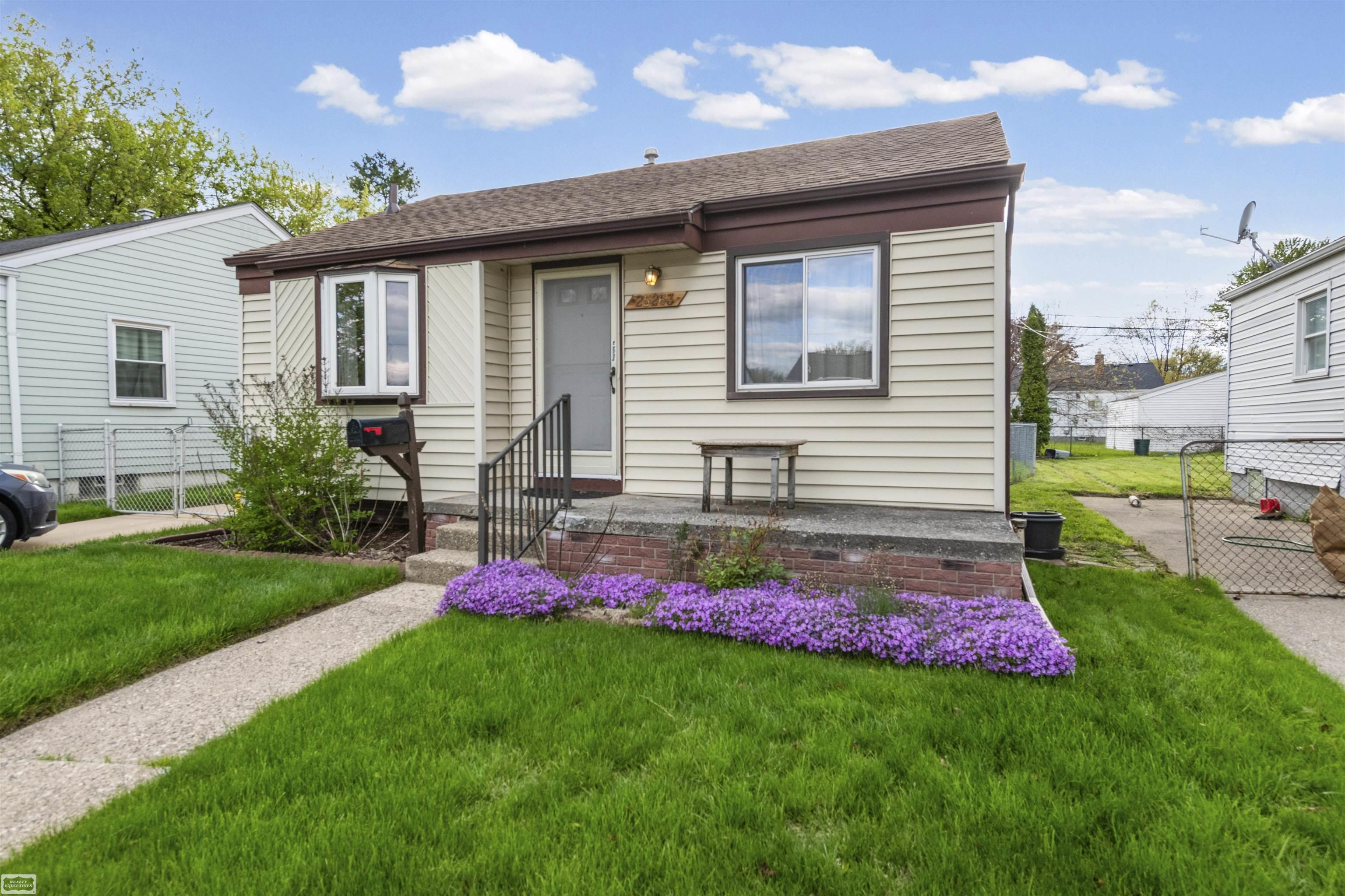 25263 Leach Streets, Roseville, MI, 48066