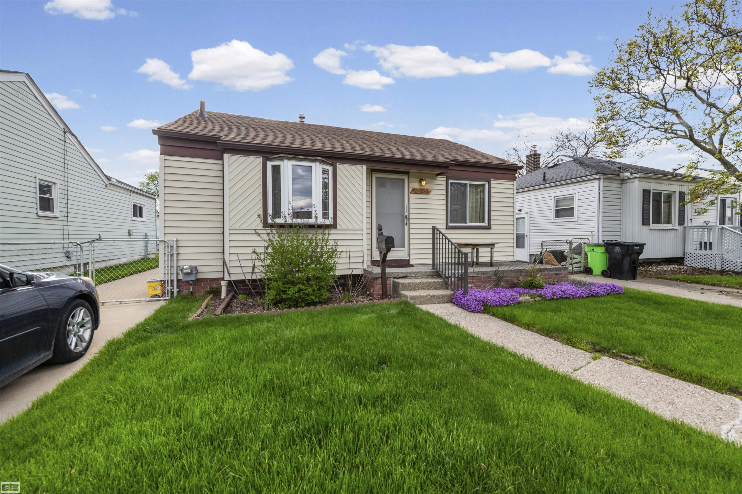 25263 Leach Streets, Roseville, MI, 48066